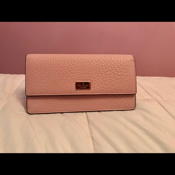 kate spade Handbags - NWOT Kate Spade Light Pink Pebbled Leather Wallet